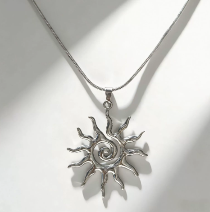 🔆Elegant Stylish Openwork Sun Necklace💕