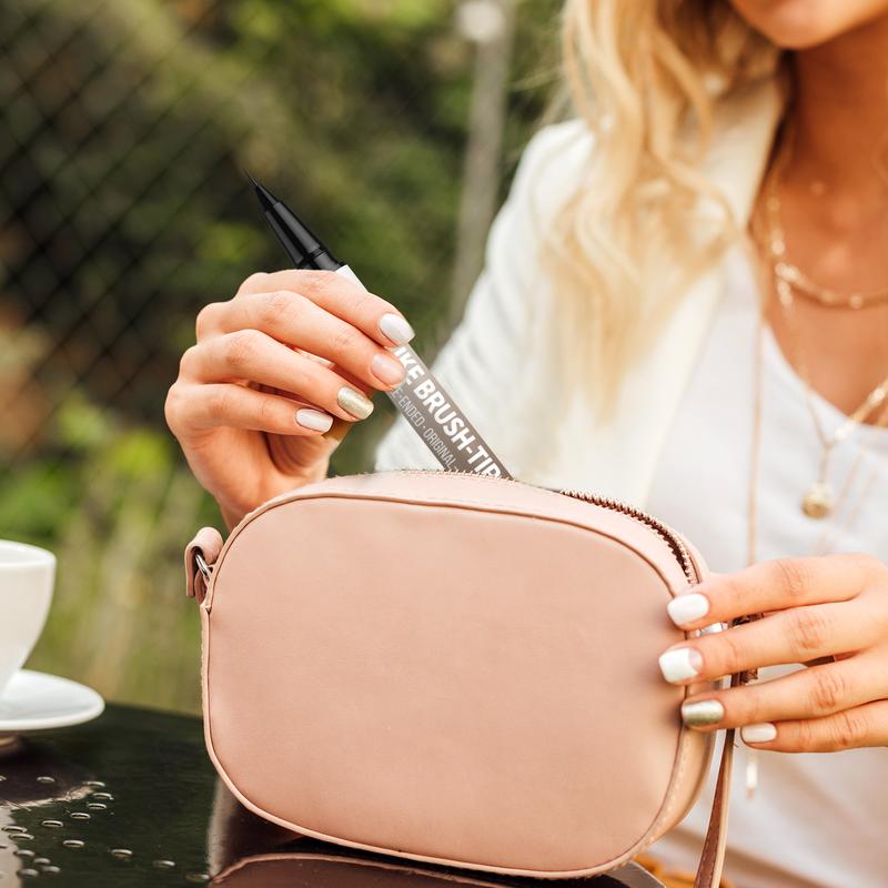 Achieve Perfect Brows – ✨ 4D Brow Pen – For Natural, All-Day Eyebrow & Eyeliner Perfection!