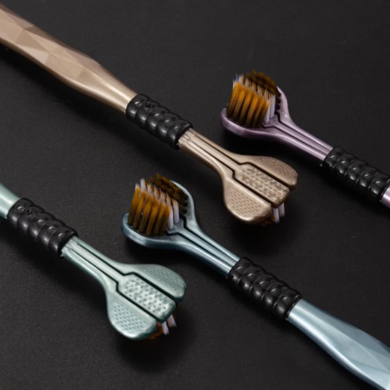🦷Tri-Head Multi-Angle Cleaning Toothbrush