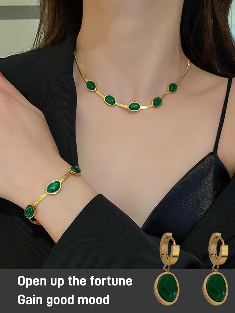 🥰🥰Emerald necklace earrings bracelet