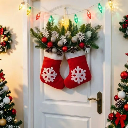 🔥49%OFF🎅 Flashing Christmas Glove Wreath · Create a warm and cosy Christmas atmosphere🧤🧦