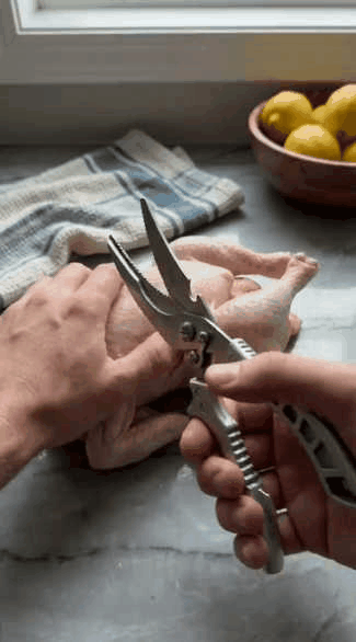 ✂️ Heavy-Duty Multifunction Kitchen Shears – 4-in-1 Tool with Fish Scaler, Bottle Opener & Safety Lock 🔪