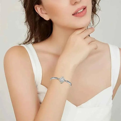 BUY 1 GET 1 FREE!❤️A Bracelet That Celebrates Your Unbreakable Friendship ❤️The Lucky Four-Leaf Clover Bracelet A symbol of luck, love, and the bond between best friends.